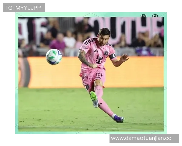 足球传奇人物重磅回顾:从梅西到C罗的辉煌足坛之路与历史贡献 足球传奇人物重磅回顾:从梅西到C罗的辉煌足坛之路与历史贡献